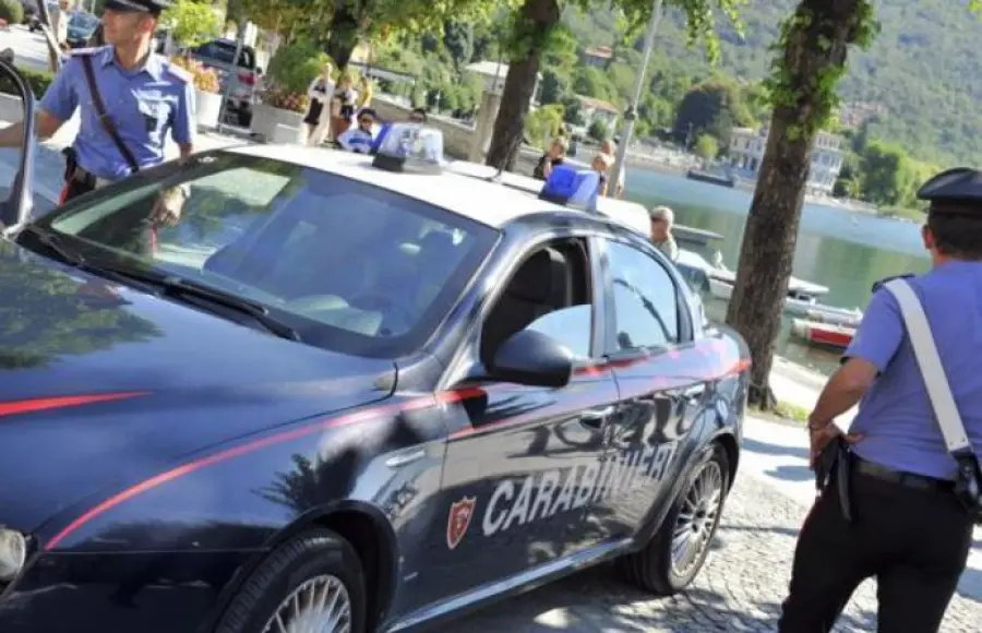 Senza costume in una spiaggia pubblica di Mergozzo, denunciato ossolano