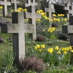 Galateo cerimonia funerale: come vestirsi secondo le regole