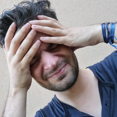 Cerotto contro emicrania: spegne il mal di testa con una scossa elettrica indolore al cervello